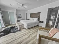 Three Steps to the Beach - 2 Br Townhouse by RedAwning