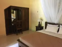 Cafe Wayan Cottages Senggigi Hotel di Senggigi