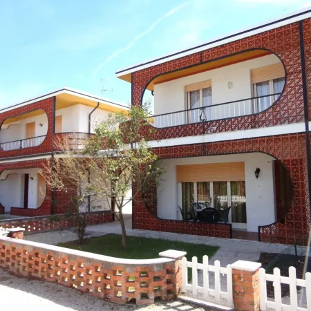 Peaceful House with Pool and Terrace