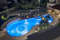 Artdeco Luxury Suites - Pools