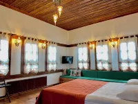Saffronia 1900 Boutique Hotel - parking