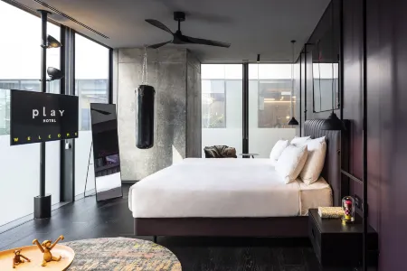 Play Midtown Hotel Tel Aviv Отели рядом с достопримечательностью «Image of a Murderer»