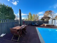 Tudor Manor Bed & Breakfast - Pool