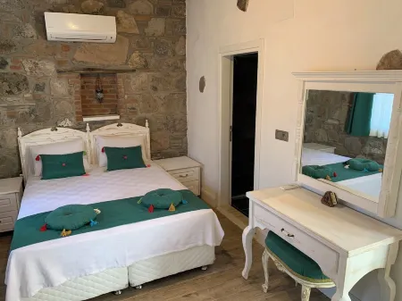 Ada HAN Butik Otel Отели в г. Ildir Mahallesi