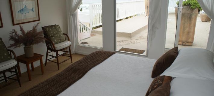The Pink Lodge on the Beach Hotels in George