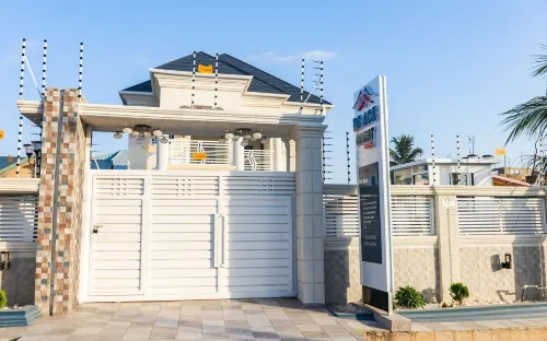 De Ace Court Hotels in Ga West