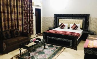 Moon Palace Hotel Lahore