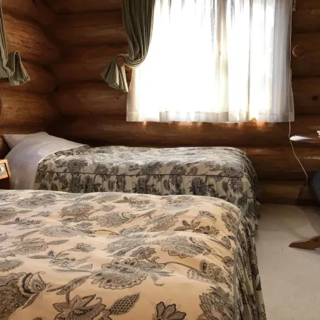 Log Hotel Kamloops