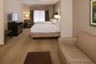 Holiday Inn Express & Suites Sikeston Hotels near rue21