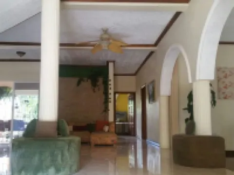 Mountain Top Villa Hotels in Mandeville