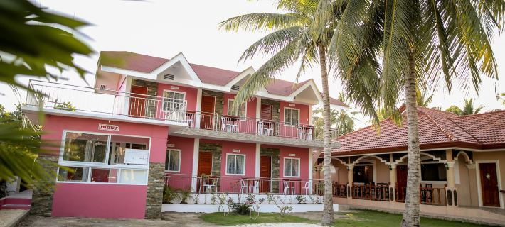 Luzmin BH - Pink House Hotels in Oslob