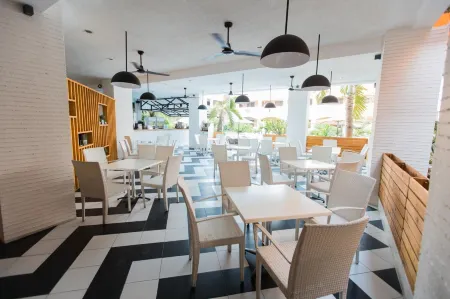 La Maja Rica Hotel Отели рядом с достопримечательностью «Iglesia Ni Cristo Lokal ng Balibago»