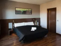 هوتل تاك مادريد إيربورت Hotels near باراخاس