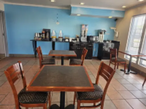 Budgetel Inn & Suites セントクレアのホテル