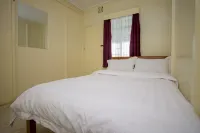 Balis Best Bar and Resort Hotels in Langata