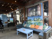 Sandbar Beachfront Hostel & Restaurant