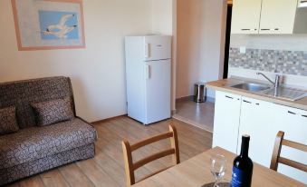 Apartments and Room Caric