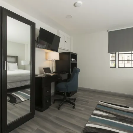 King's Hotel & Residences