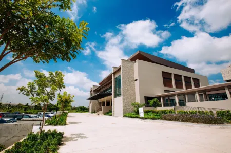 The Cavalli Casa Resort Отели рядом с достопримечательностью «Wihan Phra Mongkhon Bophit»