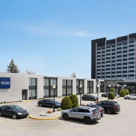 Travelodge by Wyndham Hotel & Convention Centre Quebec City