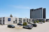Travelodge by Wyndham Hotel & Convention Centre Quebec City - parking