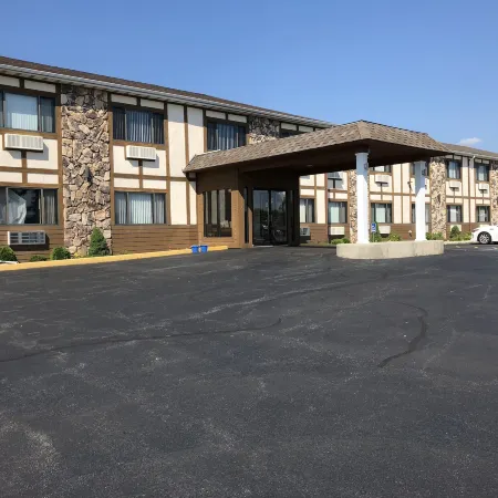 Sky Lodge Inn & Suites - Delavan