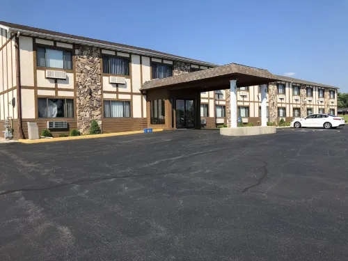 Sky Lodge Inn & Suites - Delavan Hotels in Delavan