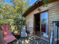 La Cabane des Amoureux Отели в г. Котиньяк