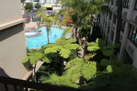 DoubleTree by Hilton Buena Park - piscina