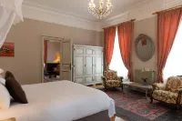 Domaine de Beaupré - Hotel the Originals Relais Các khách sạn gần Parc du Petit Prince