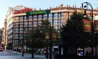 B&B HOTEL Gijón Centro Begoña Các khách sạn gần Centro Comercial Los Fresnos