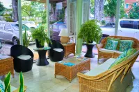 Tropical Sunset Beach Apartment Hotel