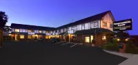 Knightsbridge Court Motor Lodge Hotel a 