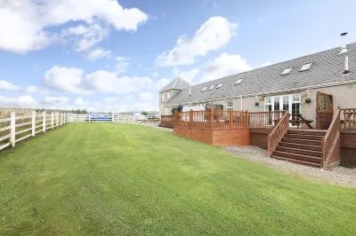 Joivy Greenknowes Lodge with Hot Tub and Wood Burning Stove