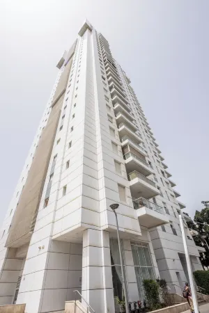 Netanya Seaside High-Rise Apartment by Sea N' Rent Отели рядом с достопримечательностью «Netanya»