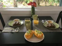 Hale 'Ohu Bed & Breakfast - breakfast