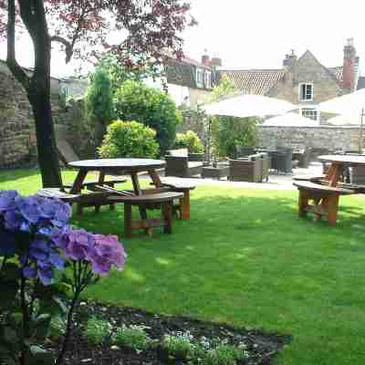 The George at Nunney Hotel Exterior