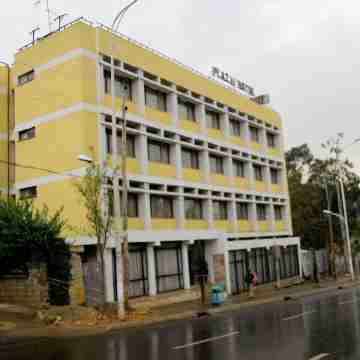 Plaza Hotel Hotel Exterior