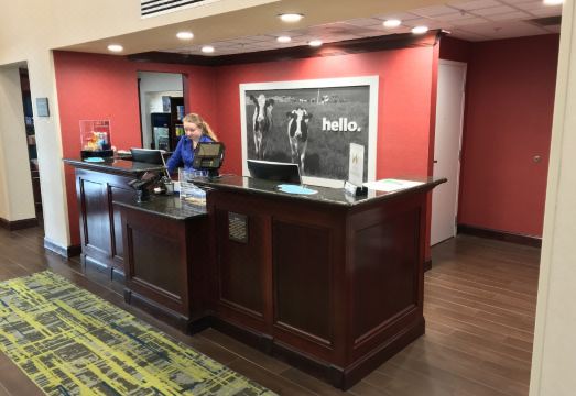 2. 햄프턴 인 앤드..