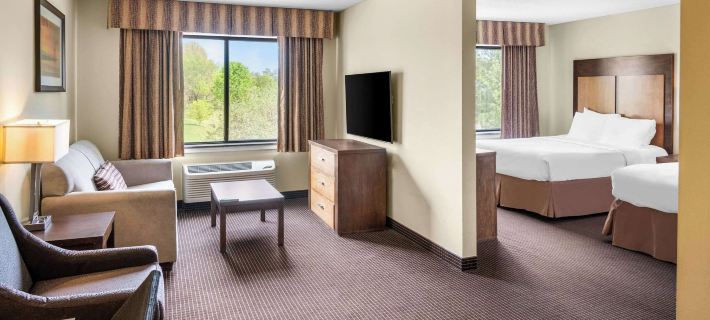 White Pines Inn & Suites Hotels in Ottawa County