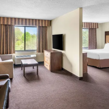 White Pines Inn & Suites