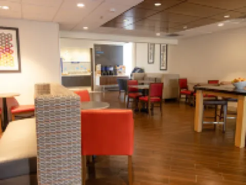 Holiday Inn Express 馬什菲爾德（斯普林菲爾德區） 馬什菲爾德酒店