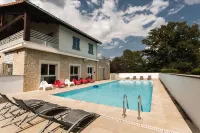 جاردن آند سيتي ليون ليسيو - مسبح