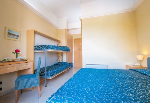 가르가노 숙소 수영장 전경