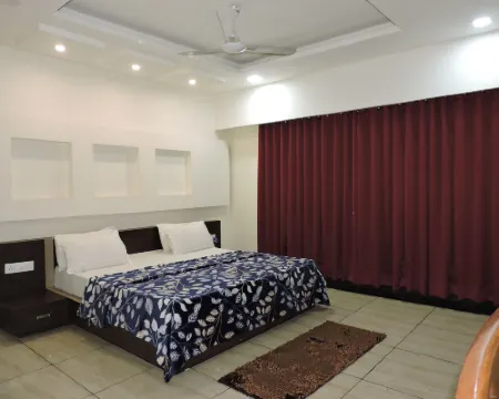 羅爾基拉傑馬哈爾酒店 魯爾基酒店