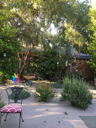 Sunshine la Bnb Отели рядом с достопримечательностью «Valley Presbyterian Church»