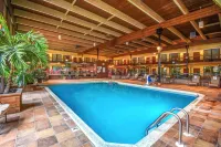 Wyndham Garden York - Pools