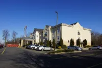 Comfort Suites Near University - Parking