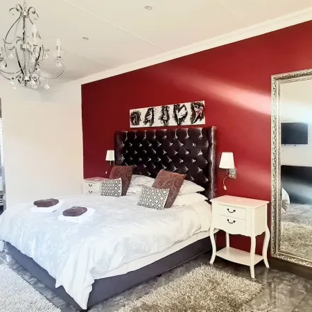 Old Mill Lodge, Seasonal Working Ostrich Farm & Restaurant, Oudtshoorn