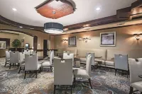 La Quinta Inn & Suites by Wyndham DFW Airport West - Euless فنادق في Euless